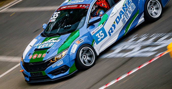 What Made the Auto Blogger Praise Rydanz R23’s Track Prowess?