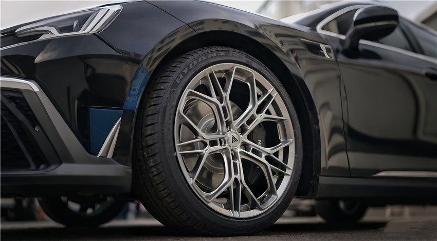 ROADSTER R02 Refined Safety and Comfort for Premium Driving